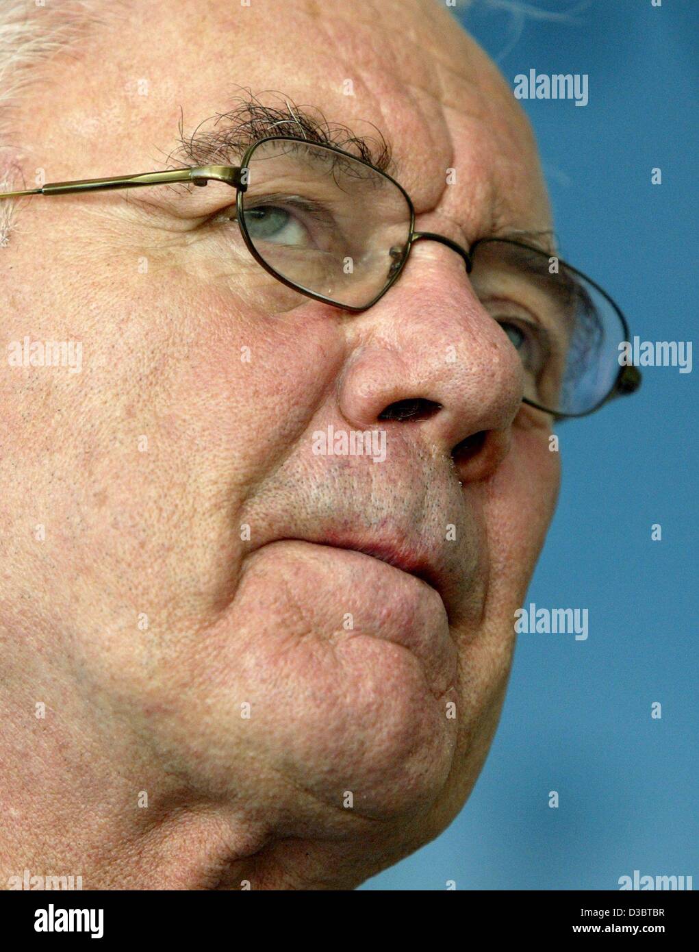 (dpa) - German Transport Minister Manfred Stolpe bites on his lips during a press conference in Duesseldorf, Germany, 15 September 2003. Stolpe does not rule out another postponement of the controversial scheme of a road toll for trucks in Germany. The toll system, whose official launch was put back Stock Photo