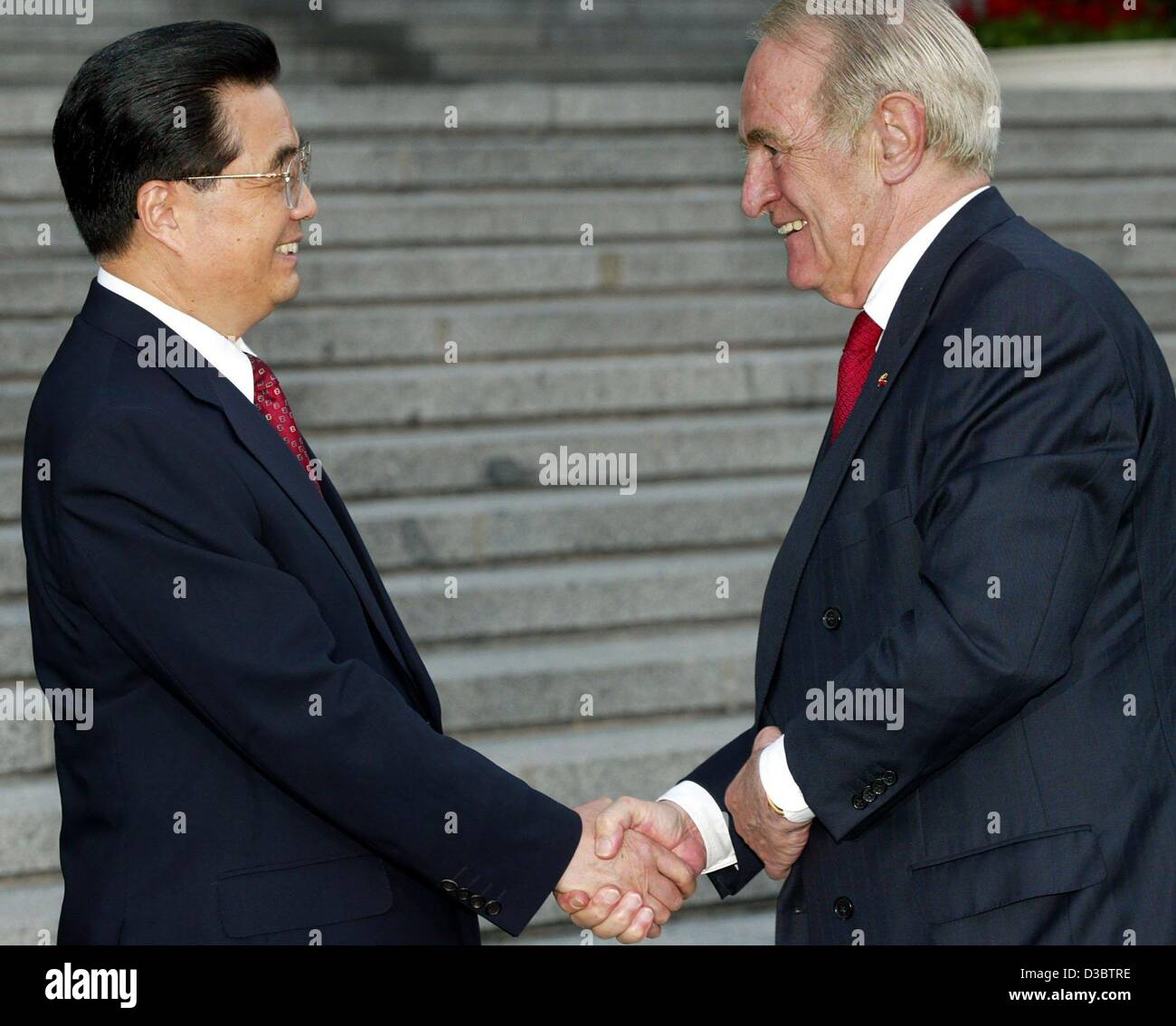 (dpa) - Chinese President Hu Jintao (L) greets German President Johannes Rau on Tiananmen Square in Beijing, China, 11 September 2003. The German President, being on a seven day state visit in China, is the first major German political figure to meet in Beijing with the new Chinese leadership. Stock Photo