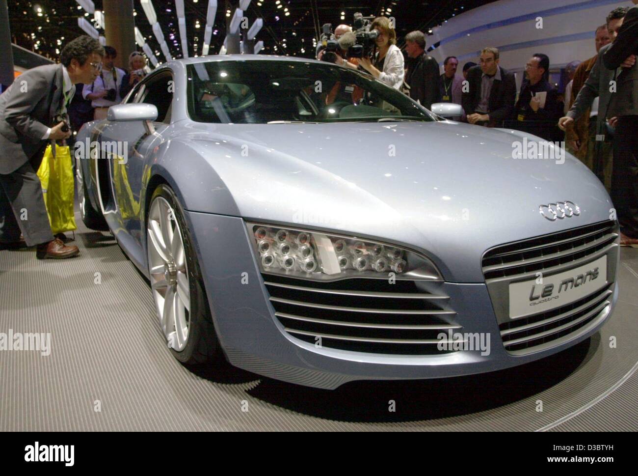 (dpa) - Journalists examine the newly introduced concept study car model 'Le Mans quattro' by Audi at the international automobile show IAA in Frankfurt main, Germany,  8 September 2003. The sports car's body consists of aluminium and is powered by a five liter V10-FSI power unit with a turbo charge Stock Photo
