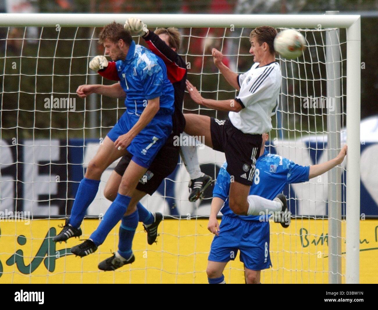 Full length header ball goal hi-res stock photography and images - Alamy