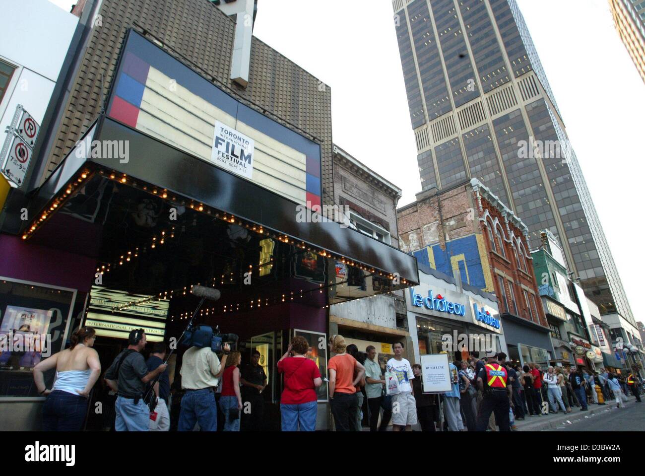 (dpa) - People queue at the entrance of the Uptown Theatre, one of the screening cinemas of the International Filmfestival in Toronto, Canada, 7 September 2003. The festival runs until 13 September. Stock Photo