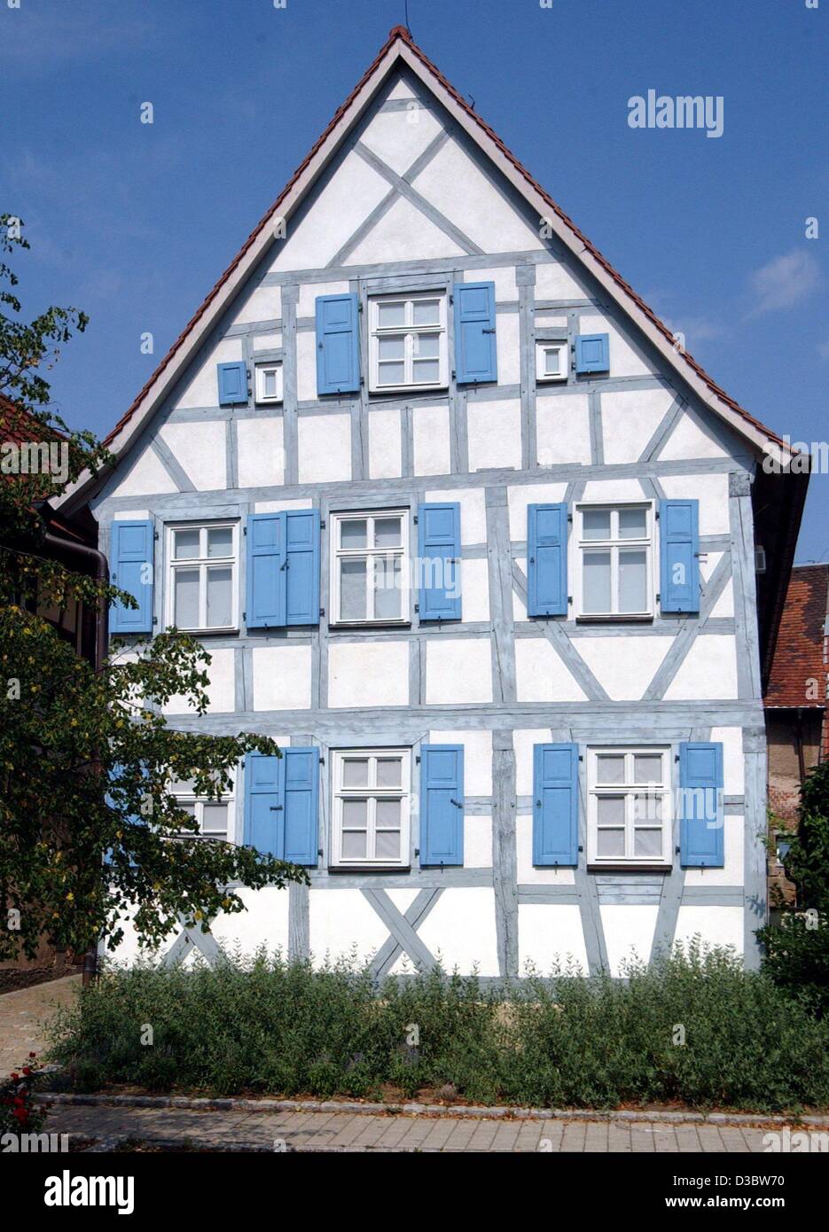 dpa) - A view of the birth place of Levi Strauss in Buttenheim, Germany, 20  August 2003. A museum was opened at the birth place of the legendary jeans  inventor in 2000.