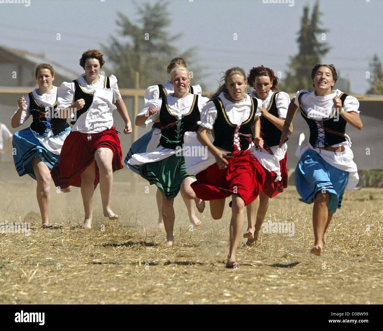 (dpa) - 15-year-old Elke Nagel (2nd from R) wins the traditional Sheperd's Run in Markgroeningen, southern Germany, 23 August 2003. Fifteen sheperds' daughters took part in the race: running barefoot and in traditional skirts over a 300 feet long stubble field. The shepard's run is the oldest tradit Stock Photo