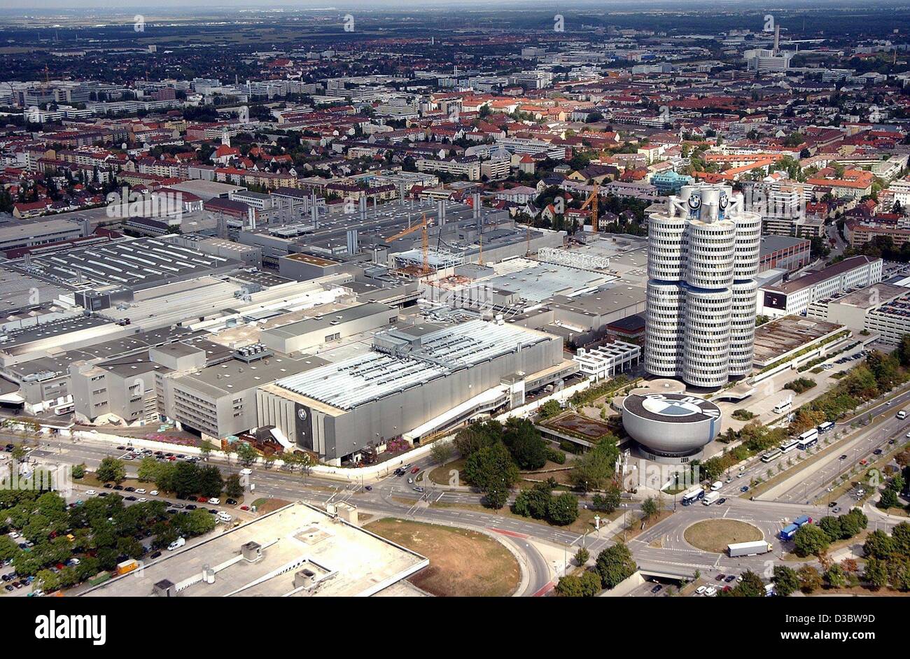 (dpa) - A view of the headquarters of the car-maker Bayerische Motoren Werke (Bavarian motor works, BMW), a tower in the shape of four cyclinders, in Munich, 2 September 2003. Stock Photo