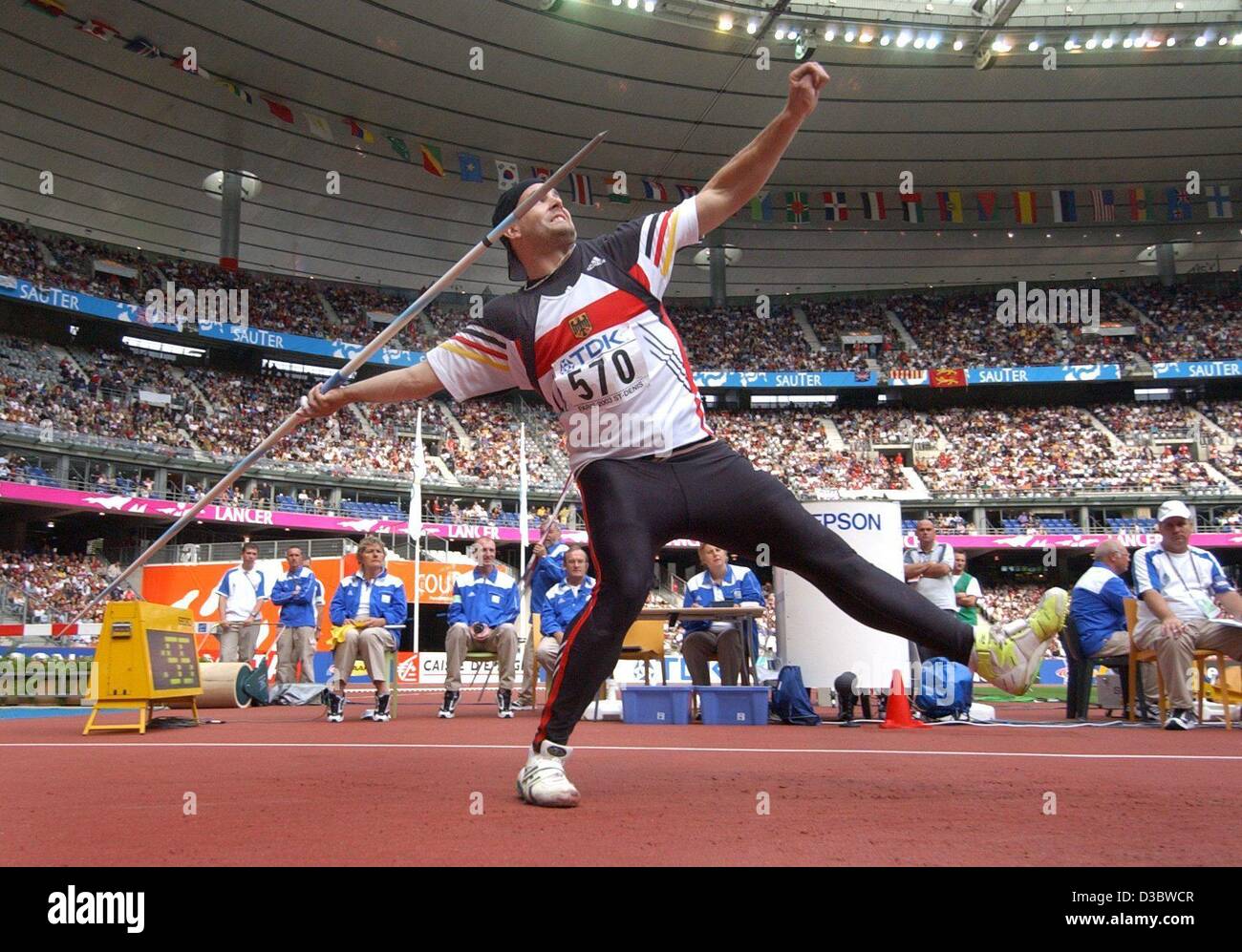 (dpa) German javelin thrower Boris Henry makes a throw during the
