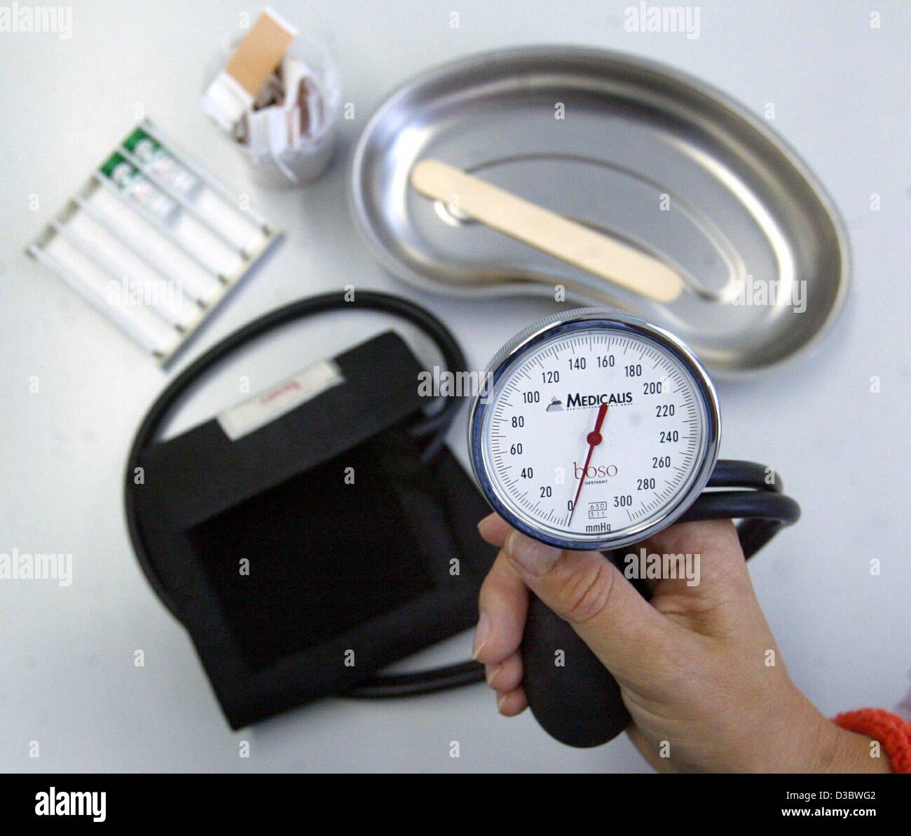 (dpa) - A hand shows a blood pressure meter at a doctor's practice in Magdeburg, Germany, 21 August 2003. The envisaged healthcare reform of the German government will result in deep cuts in the health and welfare systems. Germany's expensive healthcare system which is funded entirely by levies on p Stock Photo