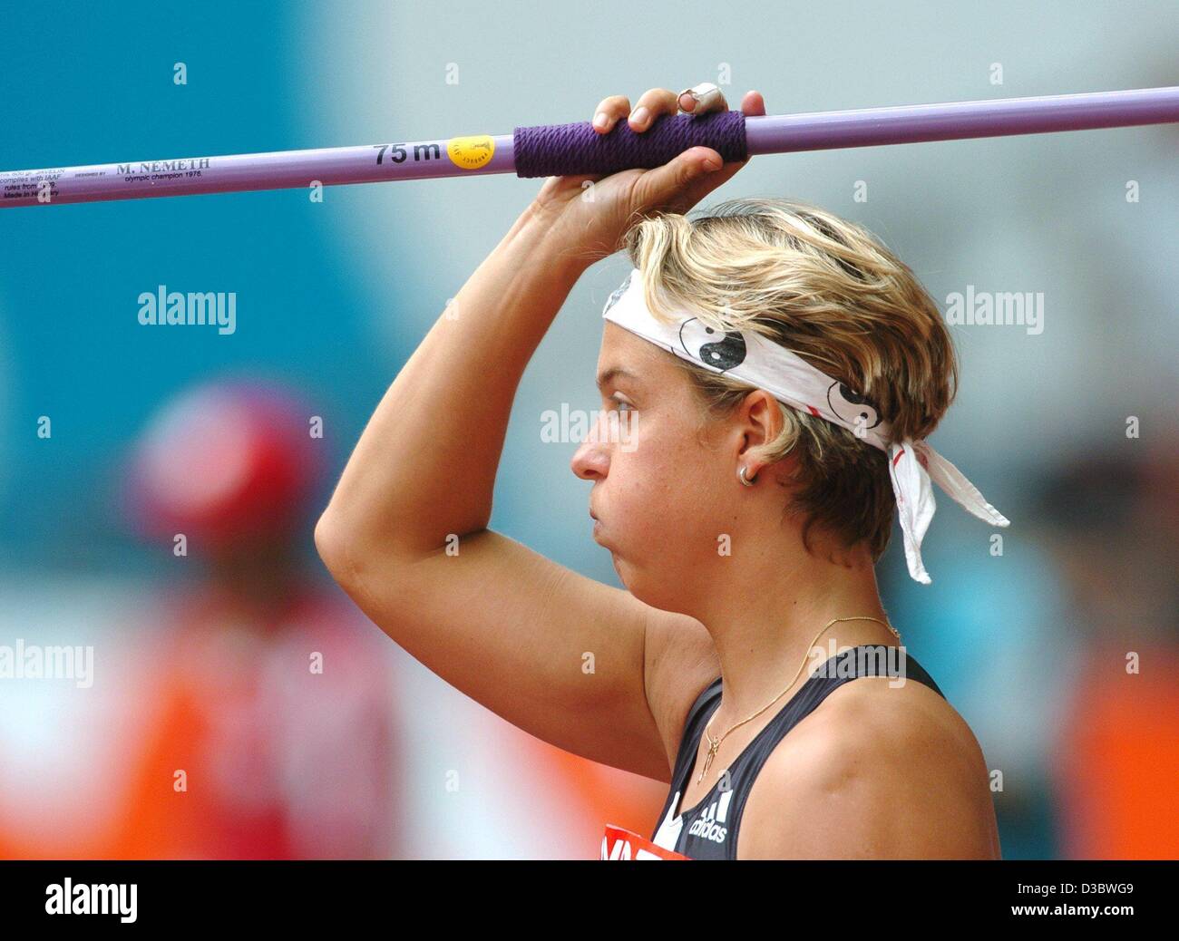 (dpa) German javelin thrower Steffi Nerius concentrates on her next