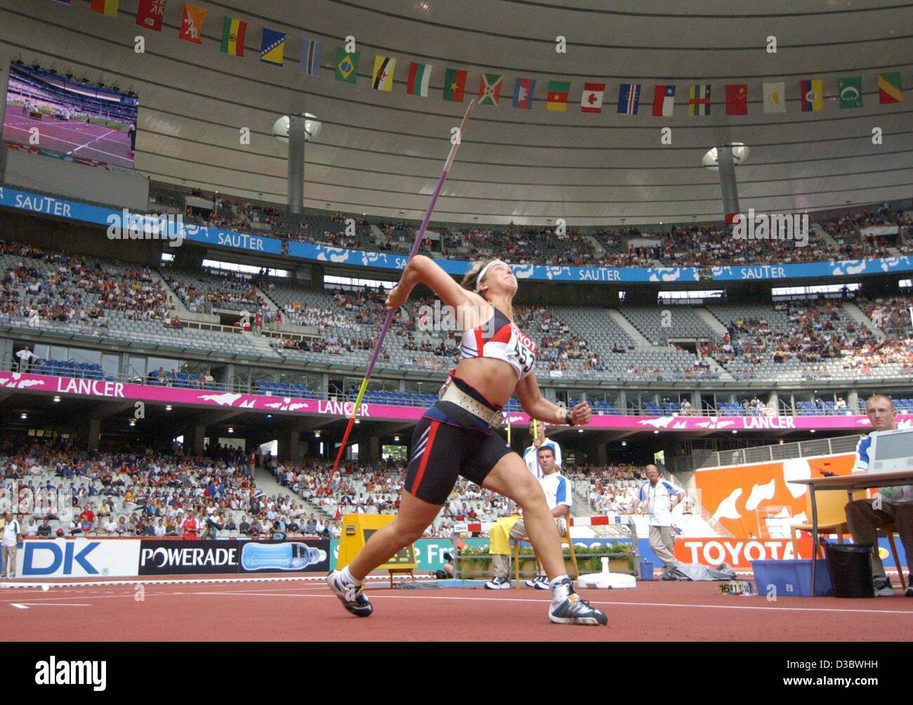 (dpa) German javelin thrower Steffi Nerius makes a throw during the 9th IAAF Athletic World