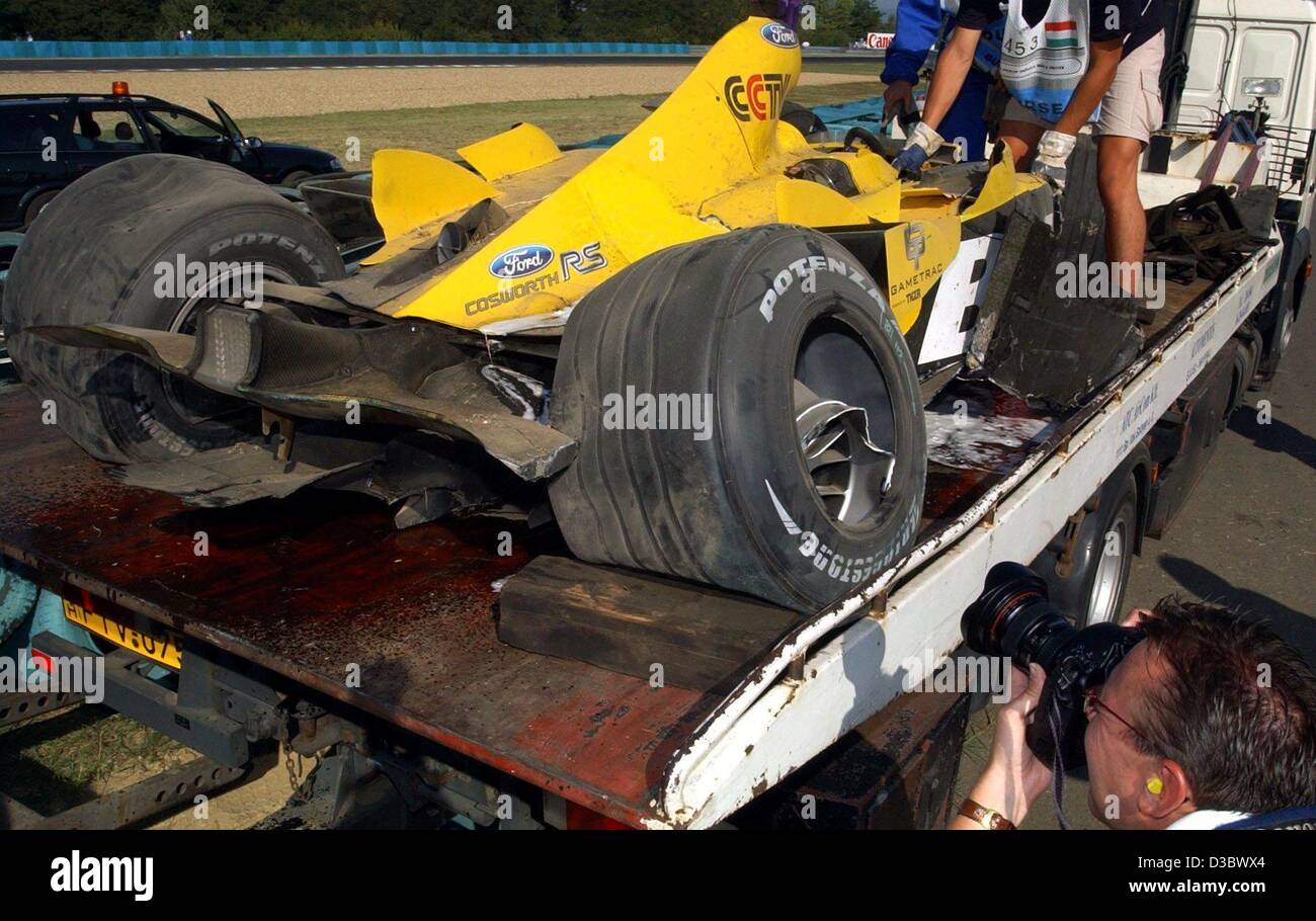 (dpa) - A photographer takes a photo of the wrecked Jordan-Ford race car of British formula one pilot Ralph Firman after an accident during training on the Hungaroring race track in Budapest, 23 August 2003. The accident happened when the rear wing of Firman's car broke off and, unable to control th Stock Photo