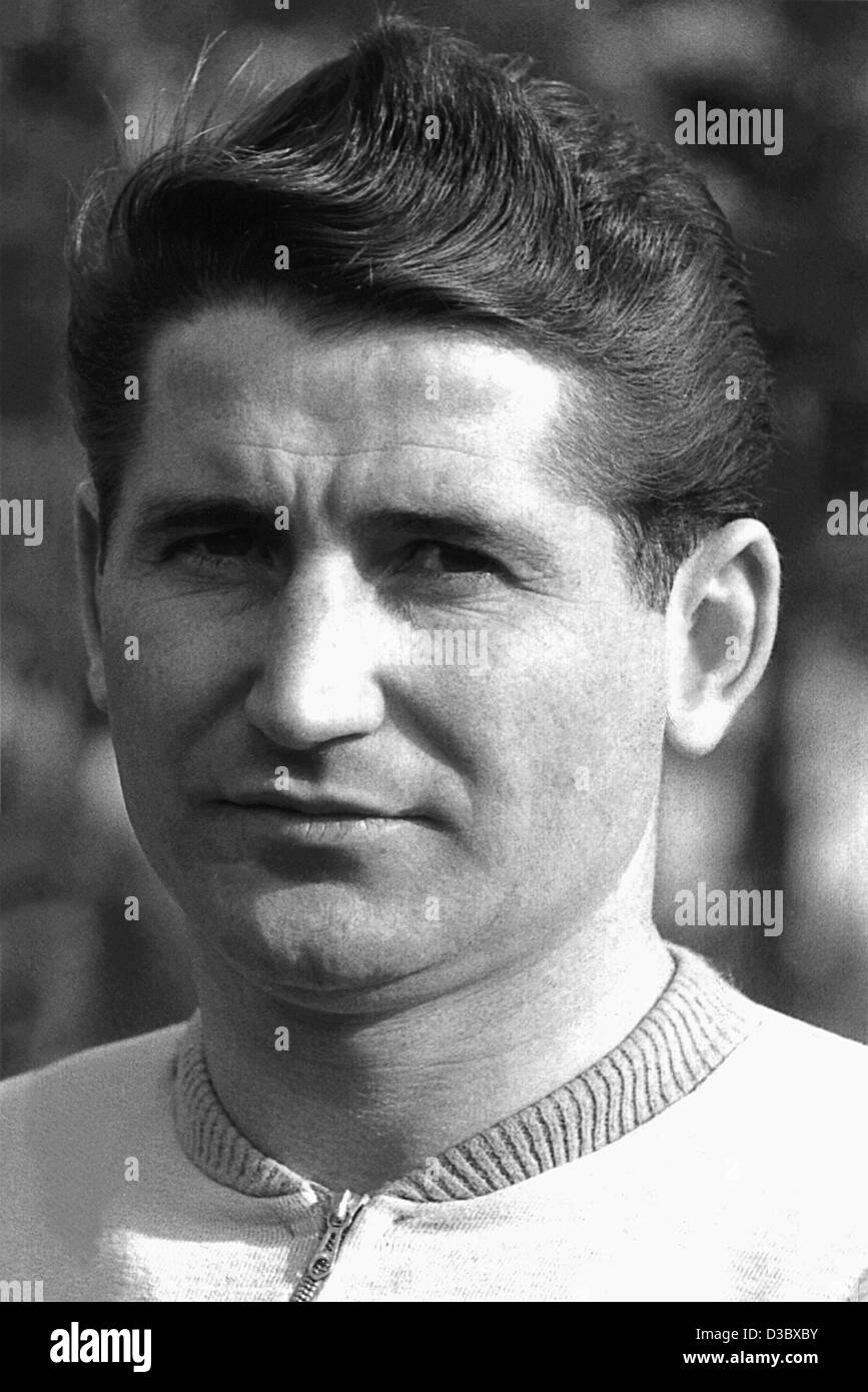 (dpa files) - German former soccer ace Helmut Rahn, pictured here in ...