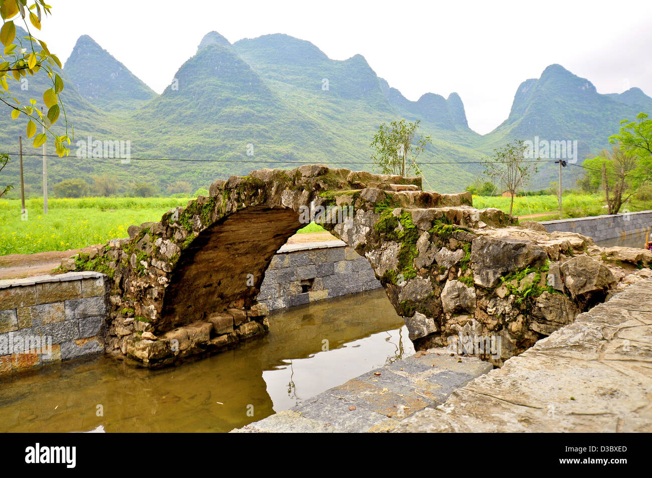Old Stone Arch Bridge - Rural Yangshuo, China Stock Photo