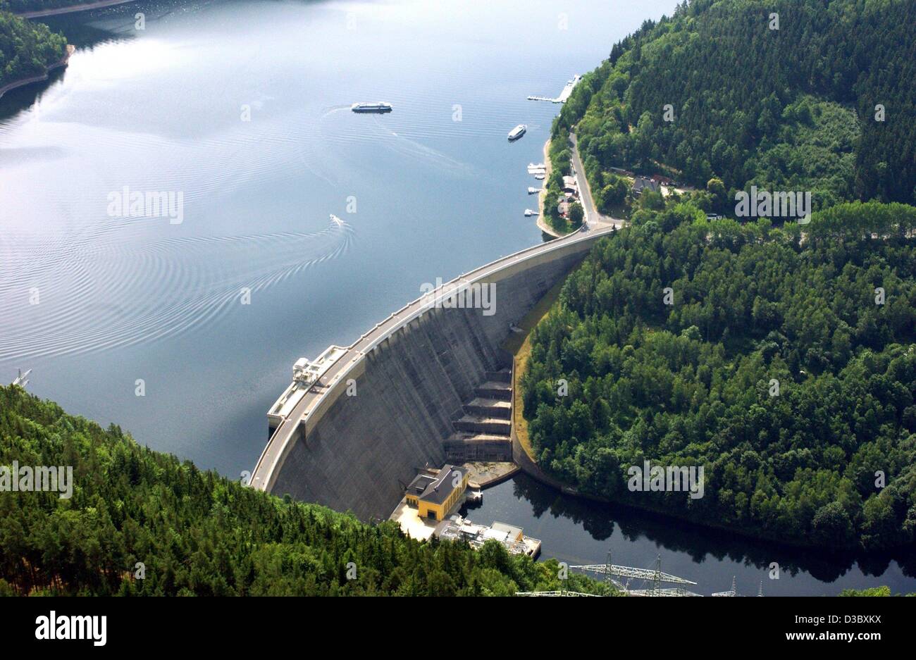 (dpa) - An aerial view of the Hohenwarte dam on the Saale River near Saalfeld, Germany, 11 July 2003. Stock Photo
