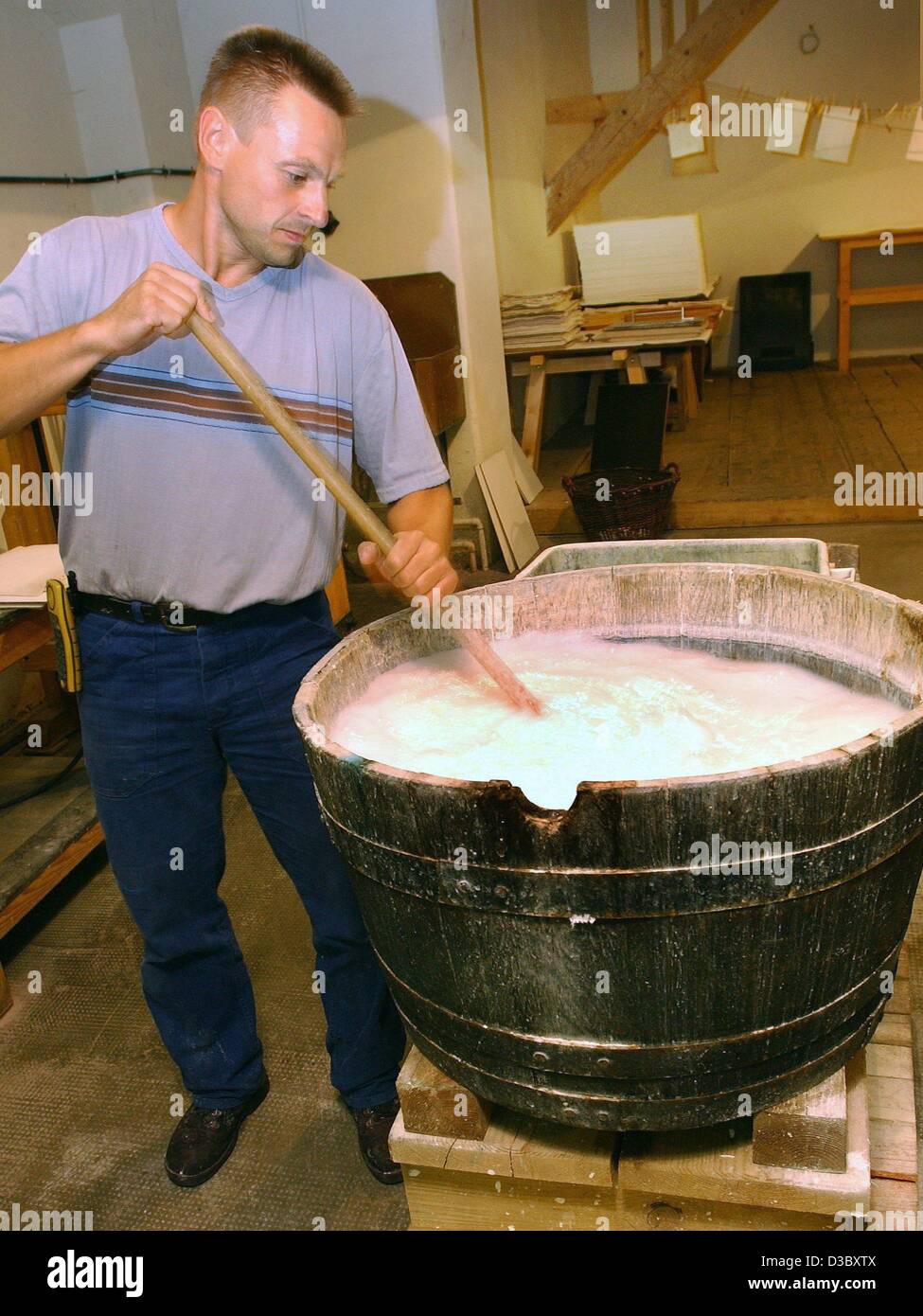 Paper and pulp hires stock photography and images Alamy