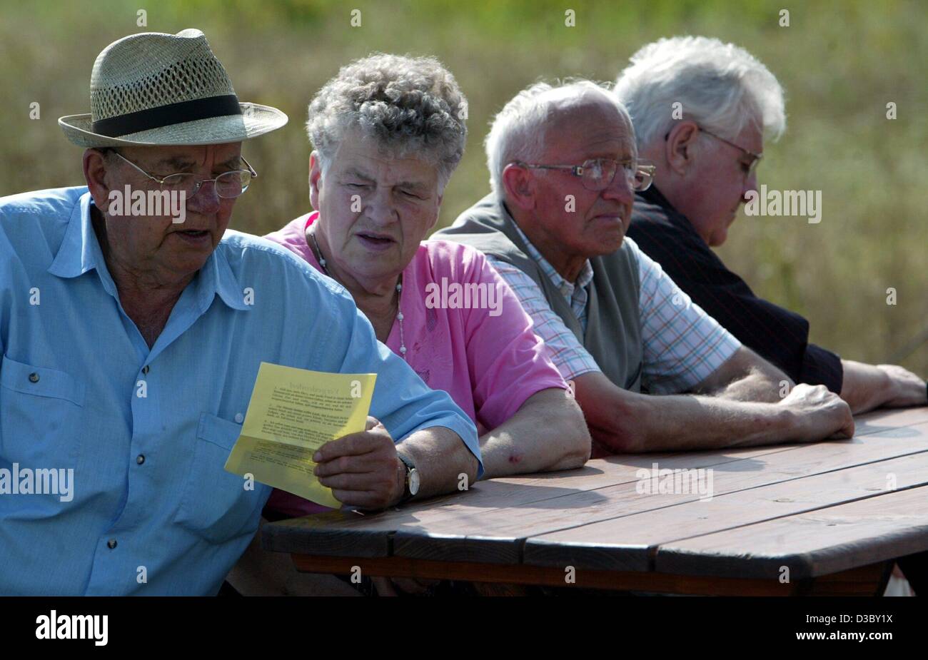 (dpa) - Four pensioners take a break in Diesdorf, Germany, 27 July 2003. Stock Photo