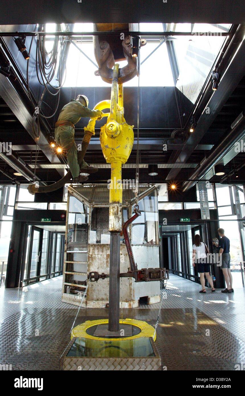 (dpa) - A drill of a gas and oil rig in the North Sea is exhibited at the gas and oil museum in Stavanger, Norway's third largest city, 5 July 2003. Stavanger, the capital of the province of Rogaland, is the main base for the oil rigs in the North Sea. Stock Photo