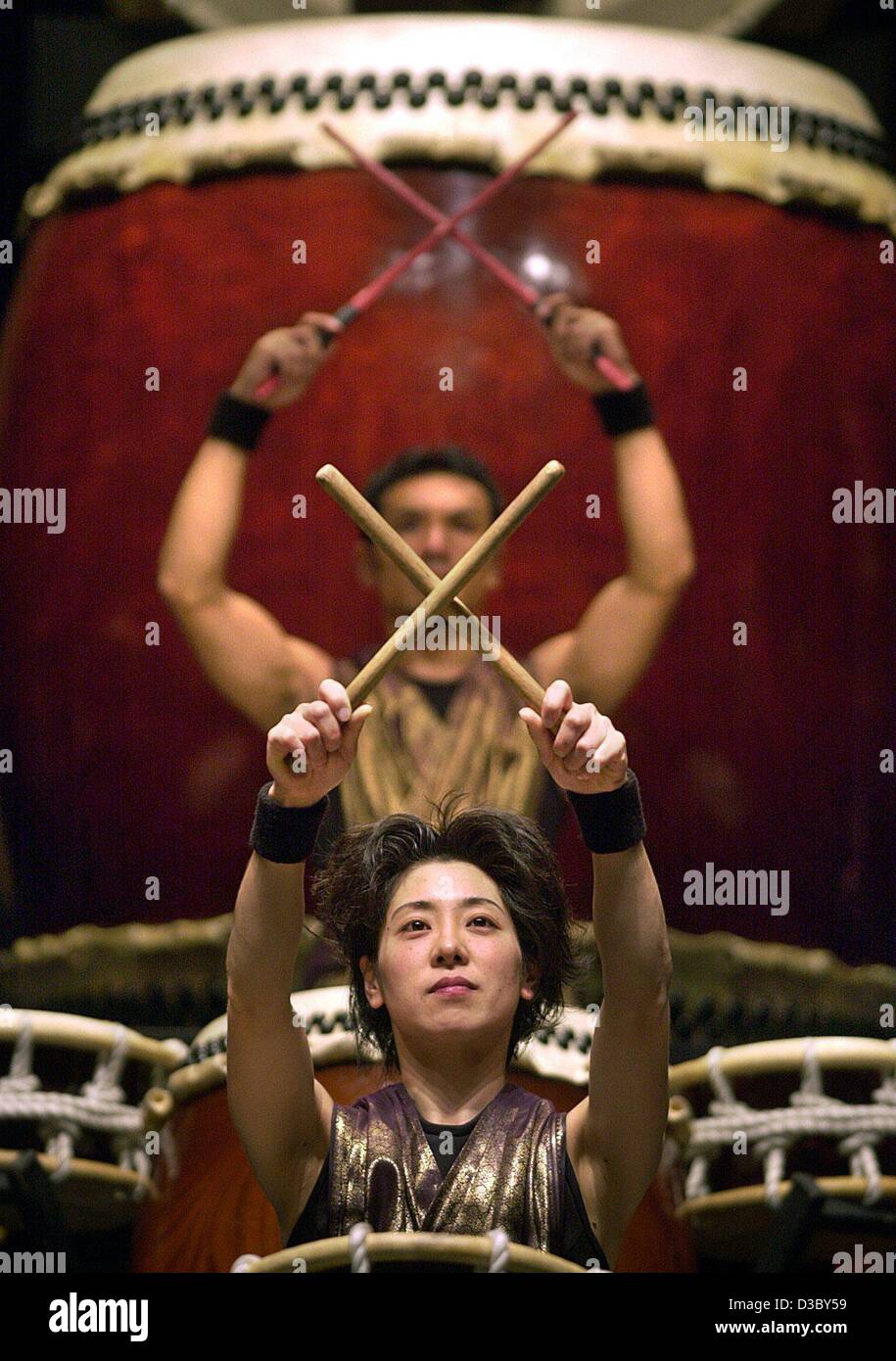 (dpa) Two drummers of the Japanese drummer group 'Yamato' perform