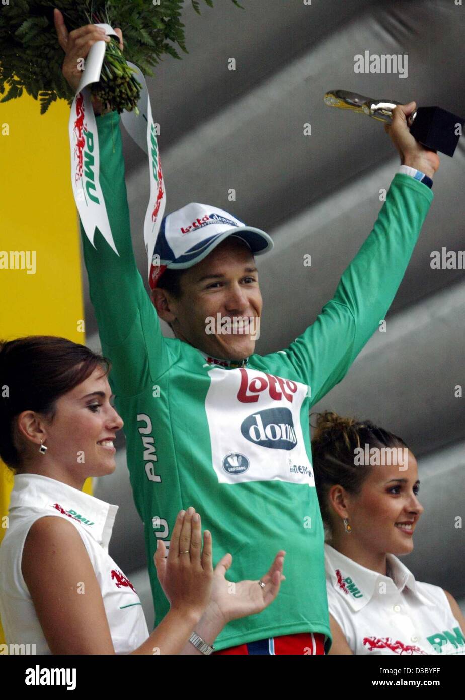 (dpa) - Australian cyclist Robbie McEwan of the team Lotto-Domo wears the green jersey for best sprinter as he cheers on the podium after the 19th stage of the 2003 Tour de France cycling race in Nantes, France, 26 July 2003. The 19th stage led 49 km from Pornic to Nantes. Stock Photo