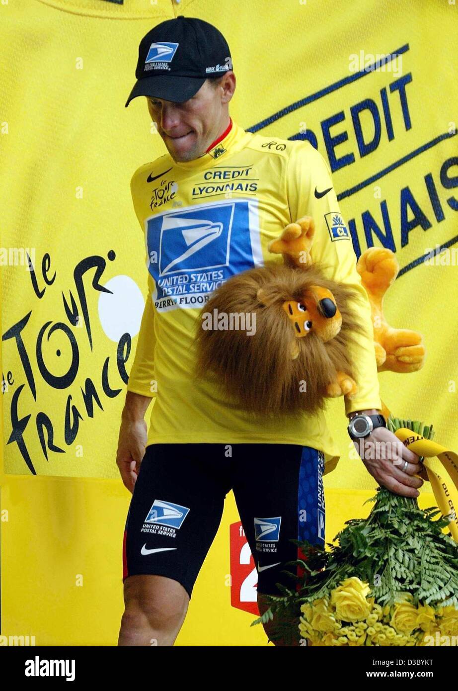 (dpa) - US Postal-Berry Floor's Lance Armstrong from the US leaves the podium after putting on the overall leader's yellow jersey after the 16th stage of the 2003 Tour de France cycling race in Bayonne, France, 23 July 2003. The 197.5km long 16th stage of the world's biggest cycling race led the cyc Stock Photo