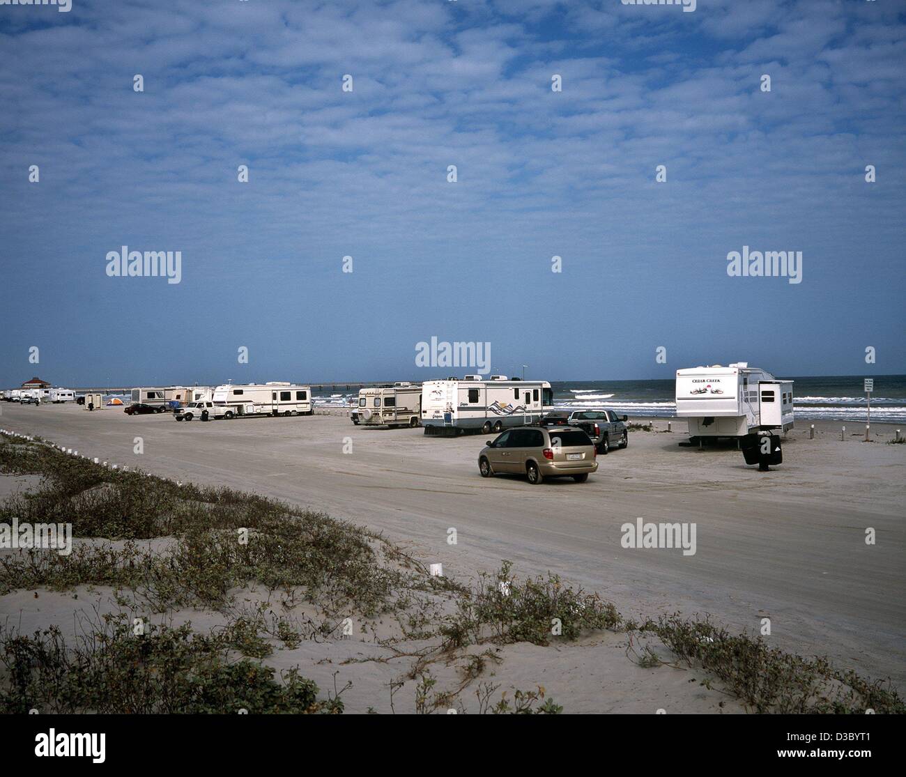 (dpa files) Caravans are parked on the roadside beach of Mustang