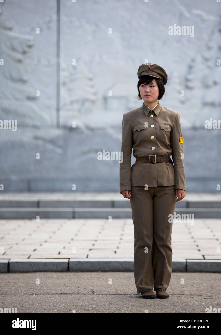 Female Guard At Mansudae Art Studio, Pyongyang, North Korea Stock Photo