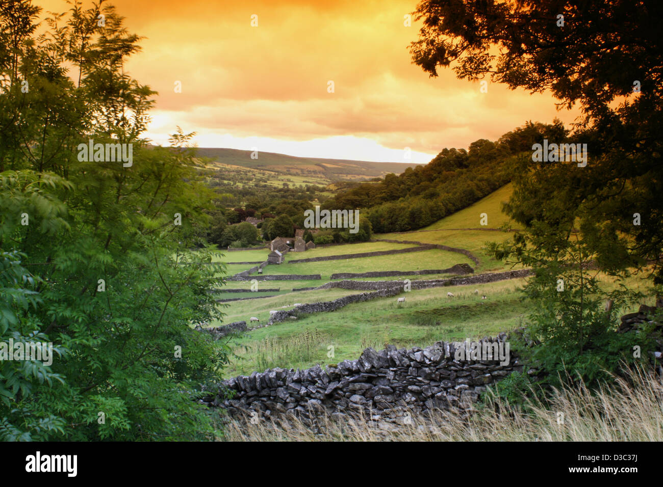 Castleton village walks hi-res stock photography and images - Alamy