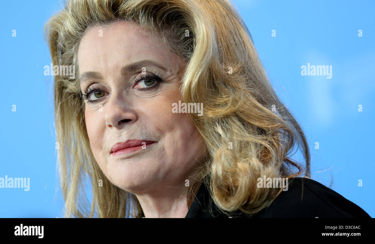 French Actress Catherine Deneuve Attends The Photocall Of On My Way Stock Photo Alamy