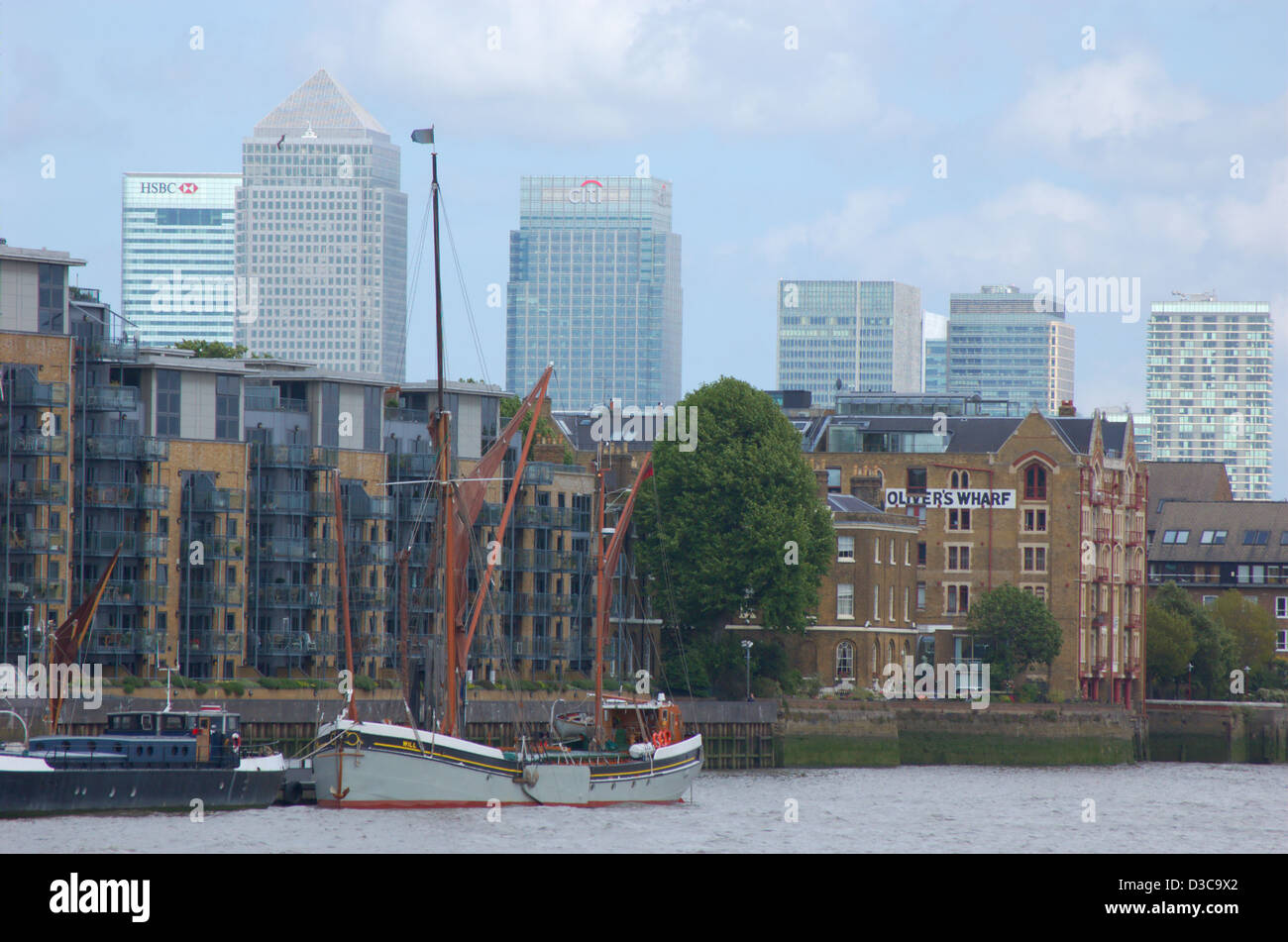 Canary Wharf skyline and waterfront apartments in London, England Stock ...
