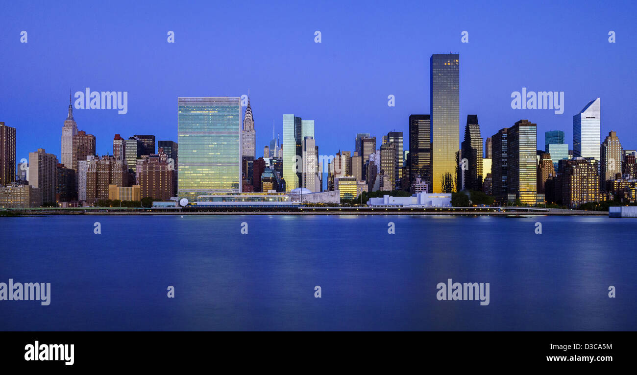 Manhattan, New York City Skyline From Brooklyn Stock Photo Alamy