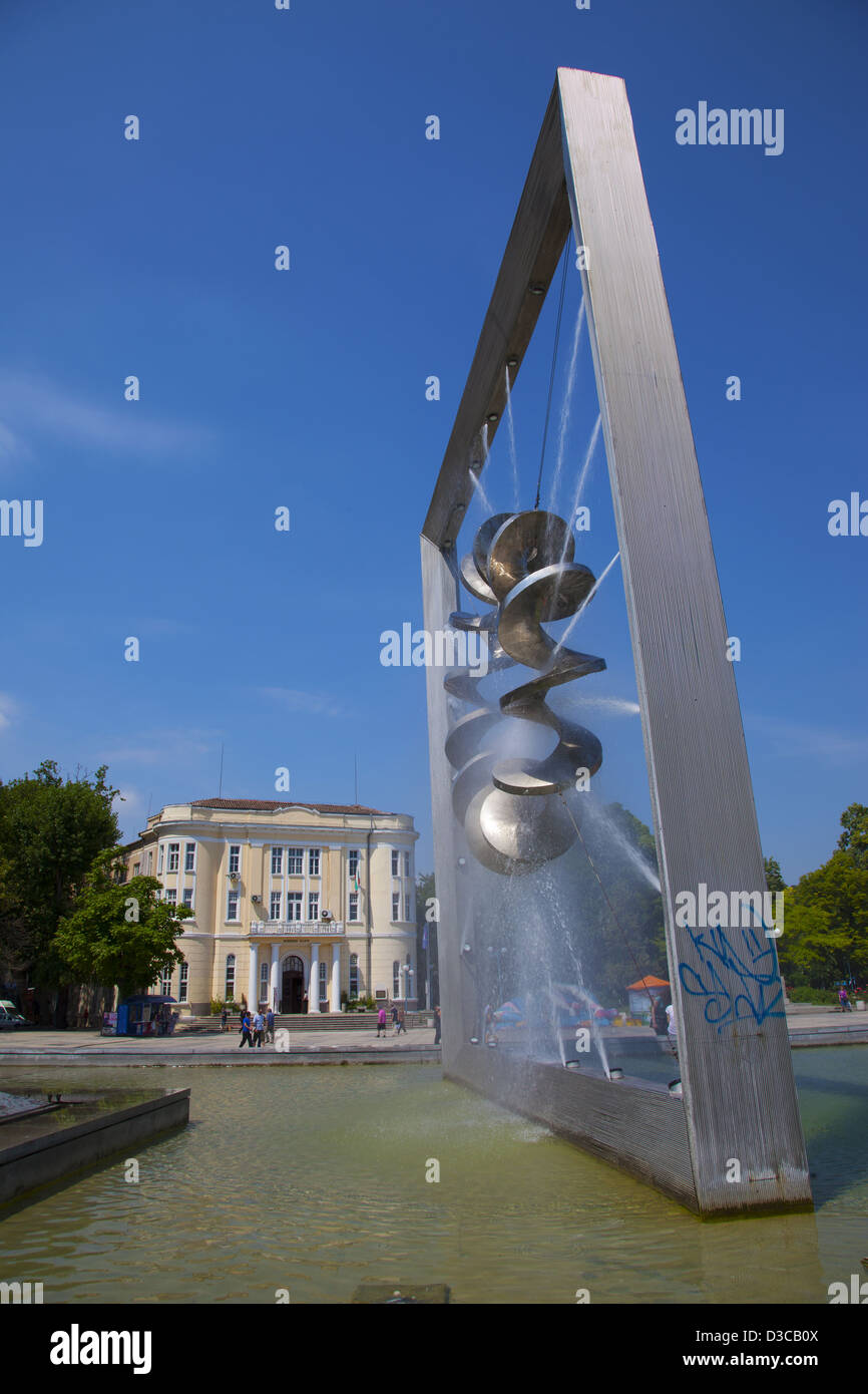 Bulgaria, Plovdiv, Tsentralen Square, Military Club, The Spiral Statue Commemorating Bulgaria Joining European Alliance Stock Photo