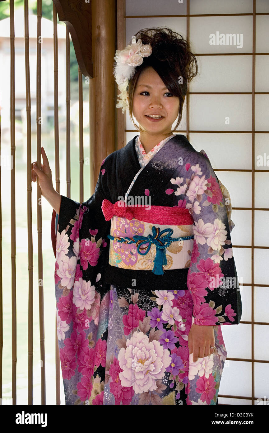 Kimono hi-res stock photography and images - Alamy