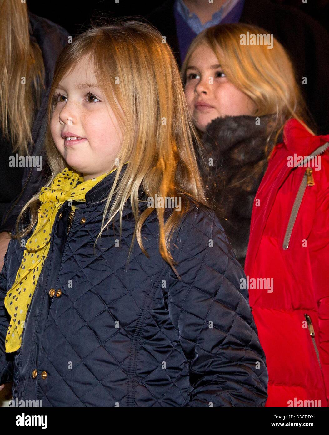 dutch-princesses-amalia-r-and-princess-alexia-and-their-parents-leave-D3CDDY.jpg