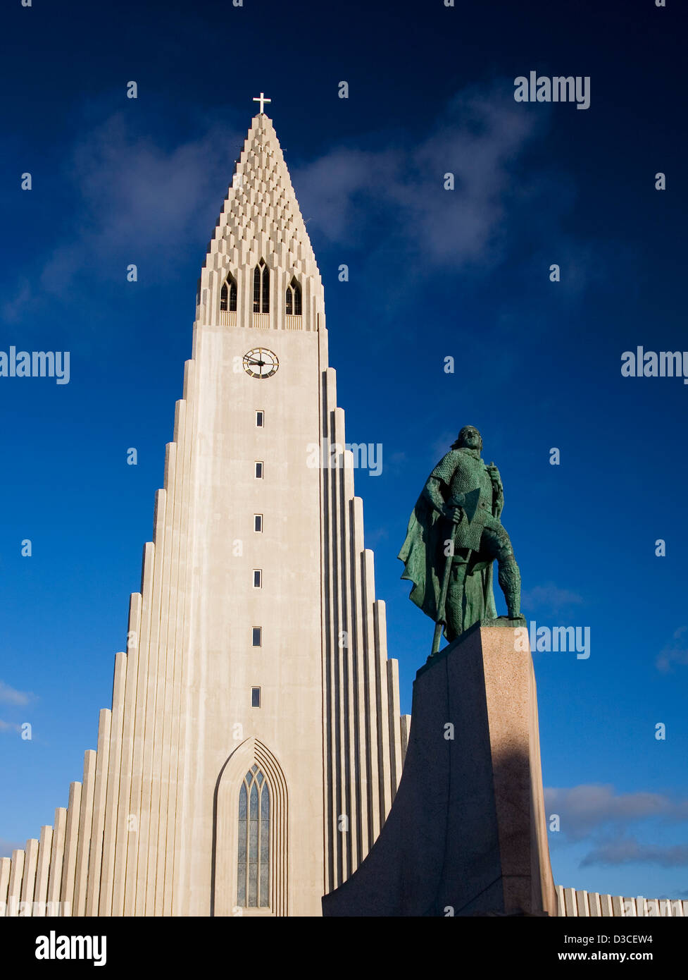 Hallgrimskirkja Church With Statue Of Leifer Eiriksson By Sculptor Alexander Calder In Foreground, Reykjavik, Iceland Stock Photo