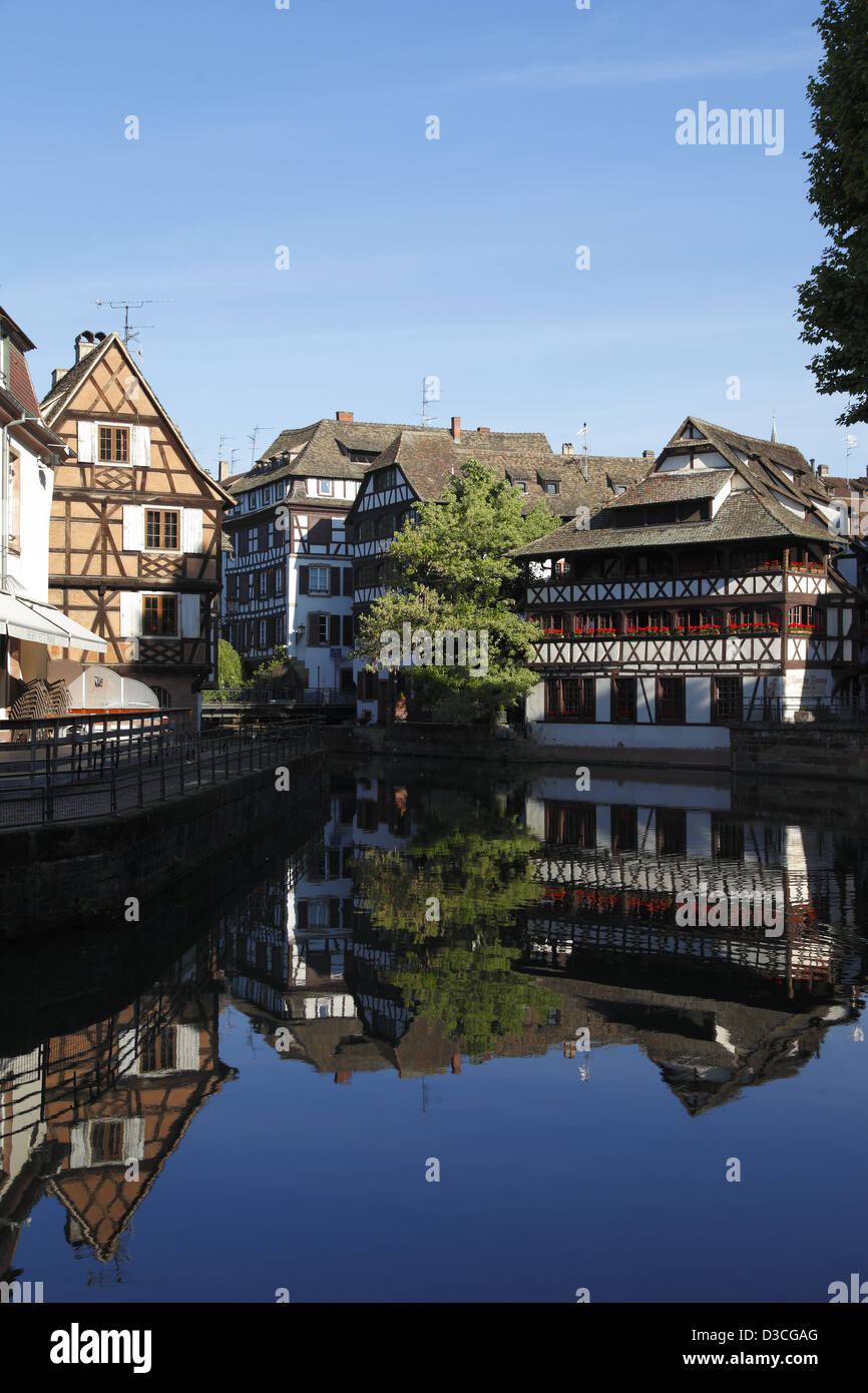 France, Alsace, Bas-rhin, Strasbourg, La Petite France, Quai Des Moulins, Restaurant Maison Des Tanneurs, Canal Scene. Stock Photo