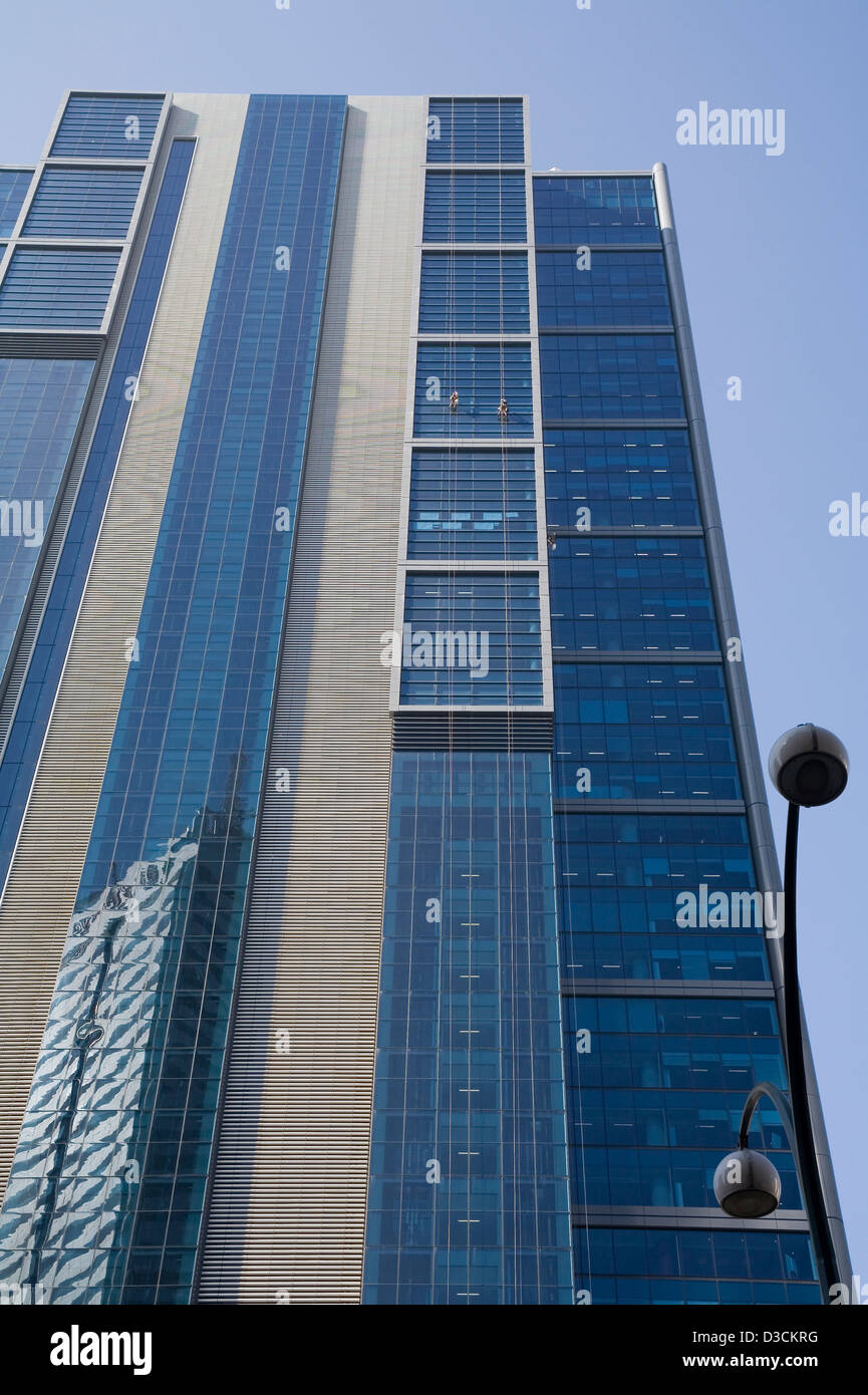 Window cleaners suspended from the BHP Billeton skyscraper tower in Perth, Western Australia Stock Photo