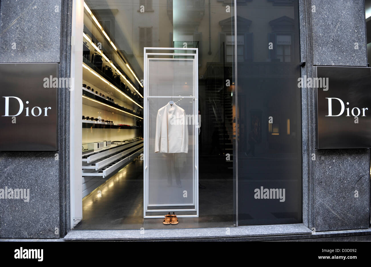 Dior shop. Via Montenapoleone. Milan, Italy Stock Photo - Alamy