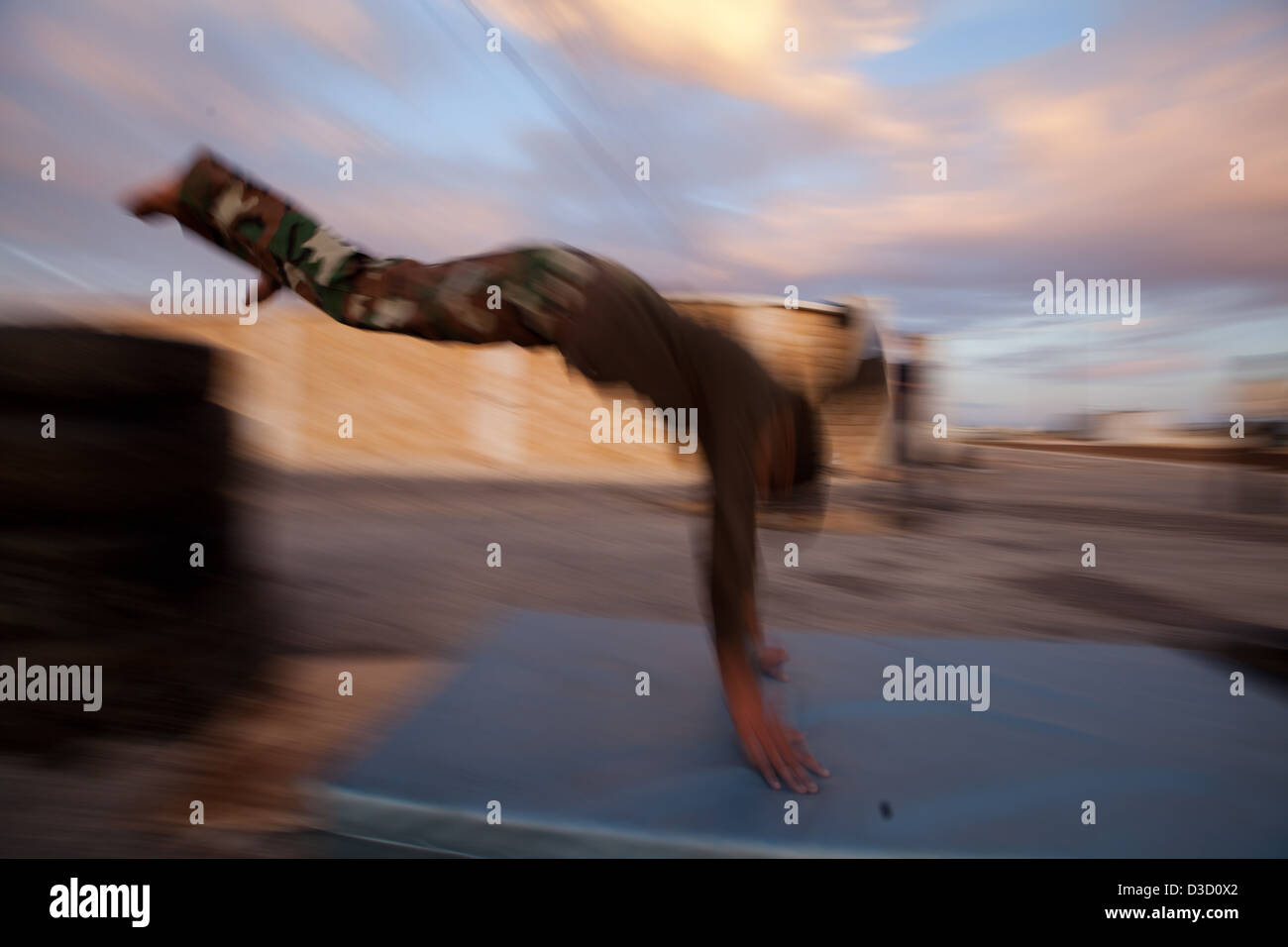 Middle east women military training hi-res stock photography and images ...