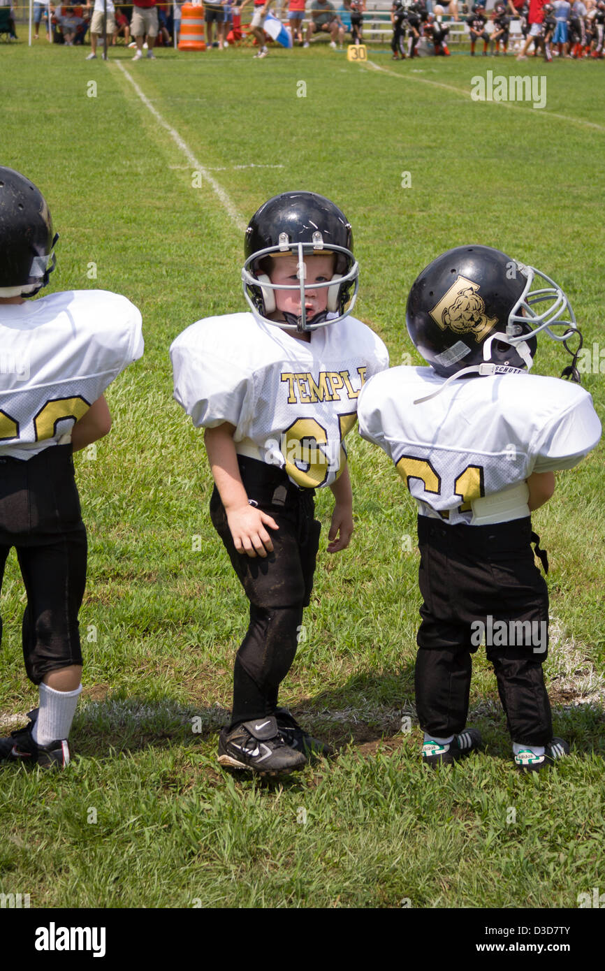 Little league football hi res stock photography and images Alamy