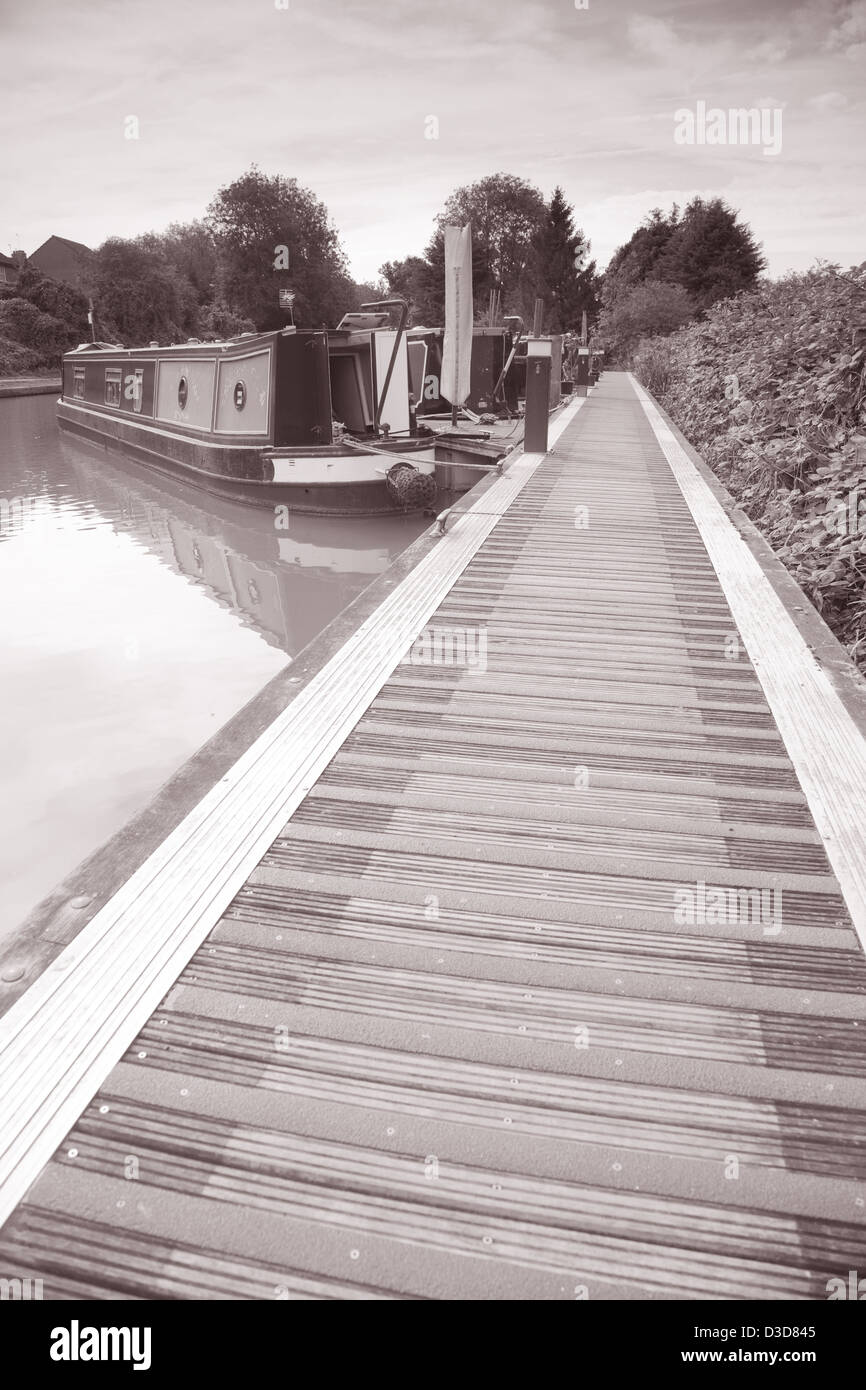 Black and white canal boat hi-res stock photography and images - Alamy