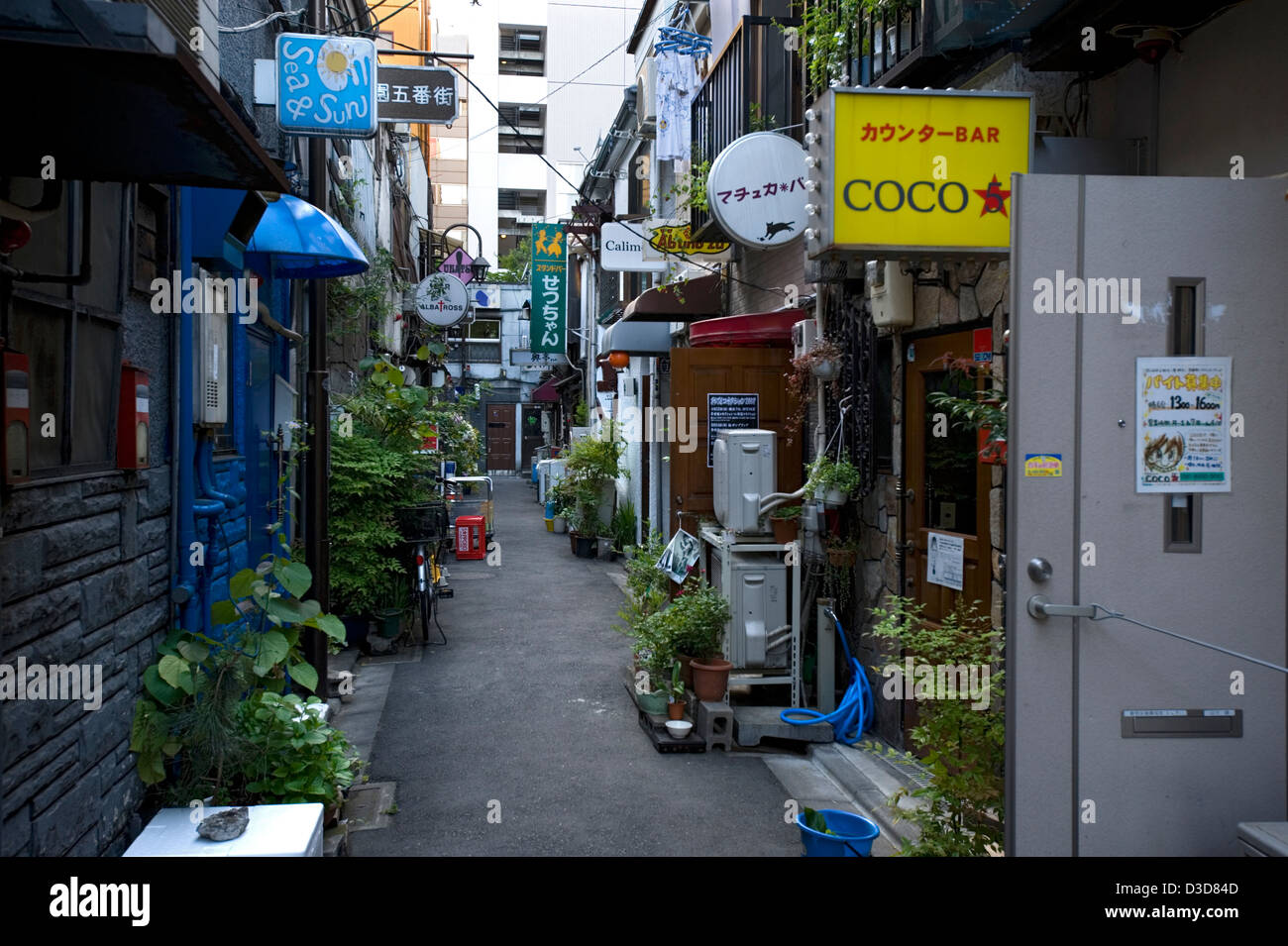 Narrow backstreet alley of bygone-era bars, pubs and eateries from 1950's in the Golden-Gai neighborhood of East Shinjuku, Tokyo Stock Photo