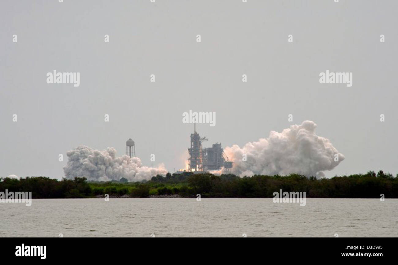 Space shuttle atlantis final mission hi-res stock photography and ...