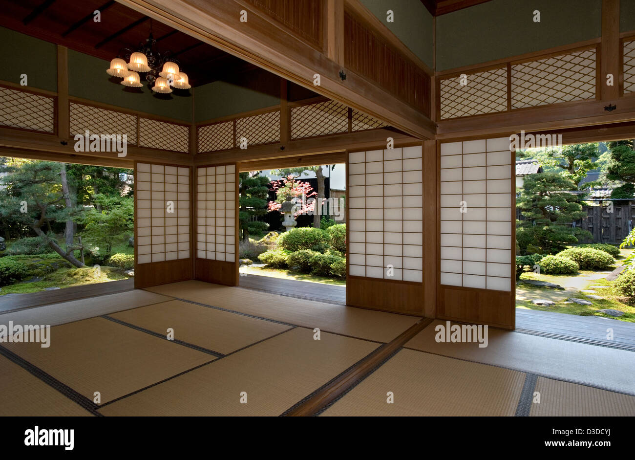 Shoji house hi-res stock photography and images - Alamy