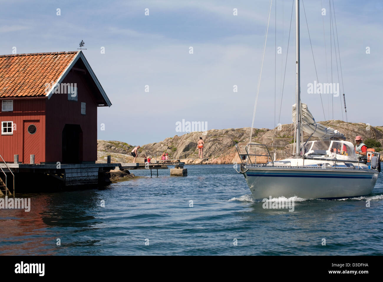 Hamburgsund, Sweden, Schaer landscape with boat house, swimming pool and sailing boat Stock Photo