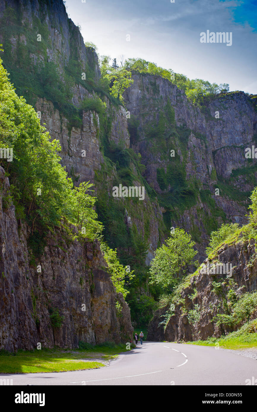 Two walkers approaching Horseshoe Bend in Cheddar Gorge, Somerset, England, UK Stock Photo