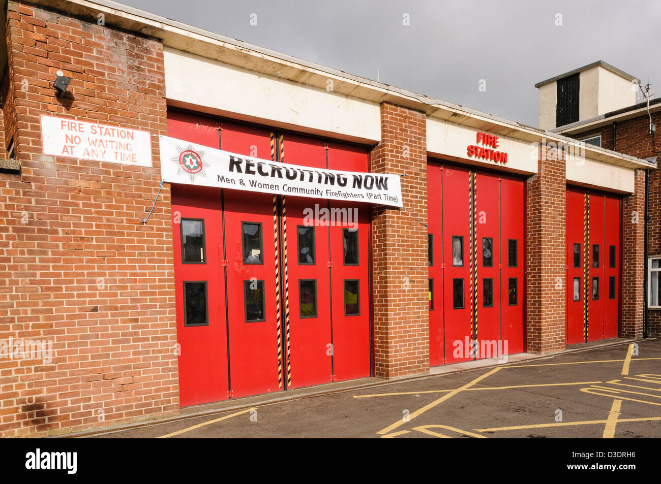 'Recruiting Now' banner on the outside of a fire station. Stock Photo