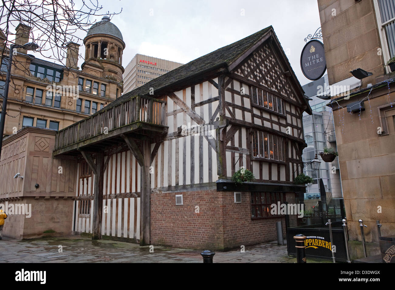 The Old Wellington Public house in manchester England Stock Photo Alamy