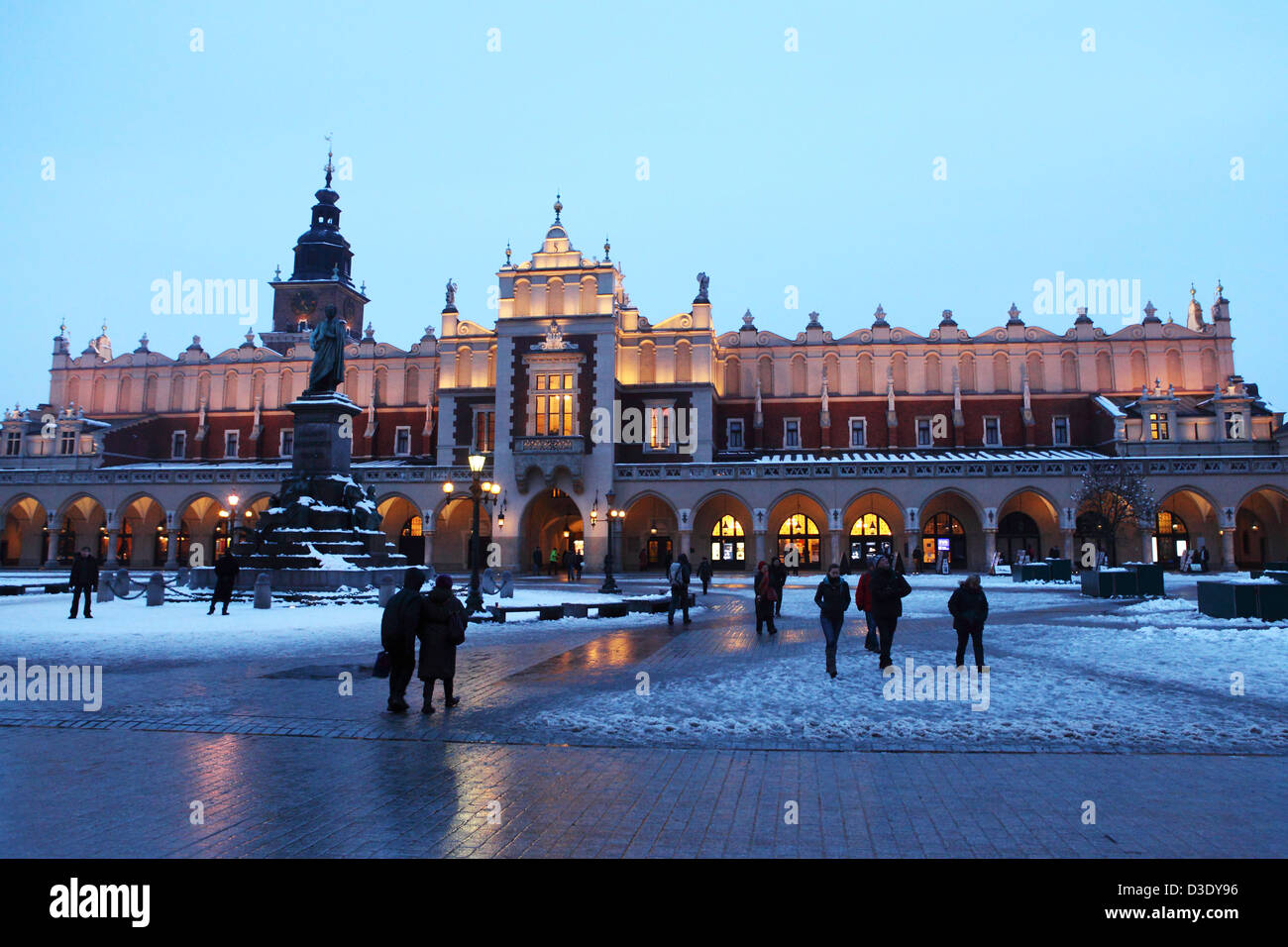 The Cloth Hall (Sukiennice) at dusk in the Old Town (Stare Miasto) in Kraków, Poland. Stock Photo