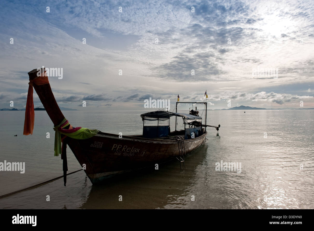 Phi Phi Iceland, Thailand, a long tail boat from PP Relax Resort in Pak Nam Beach Stock Photo