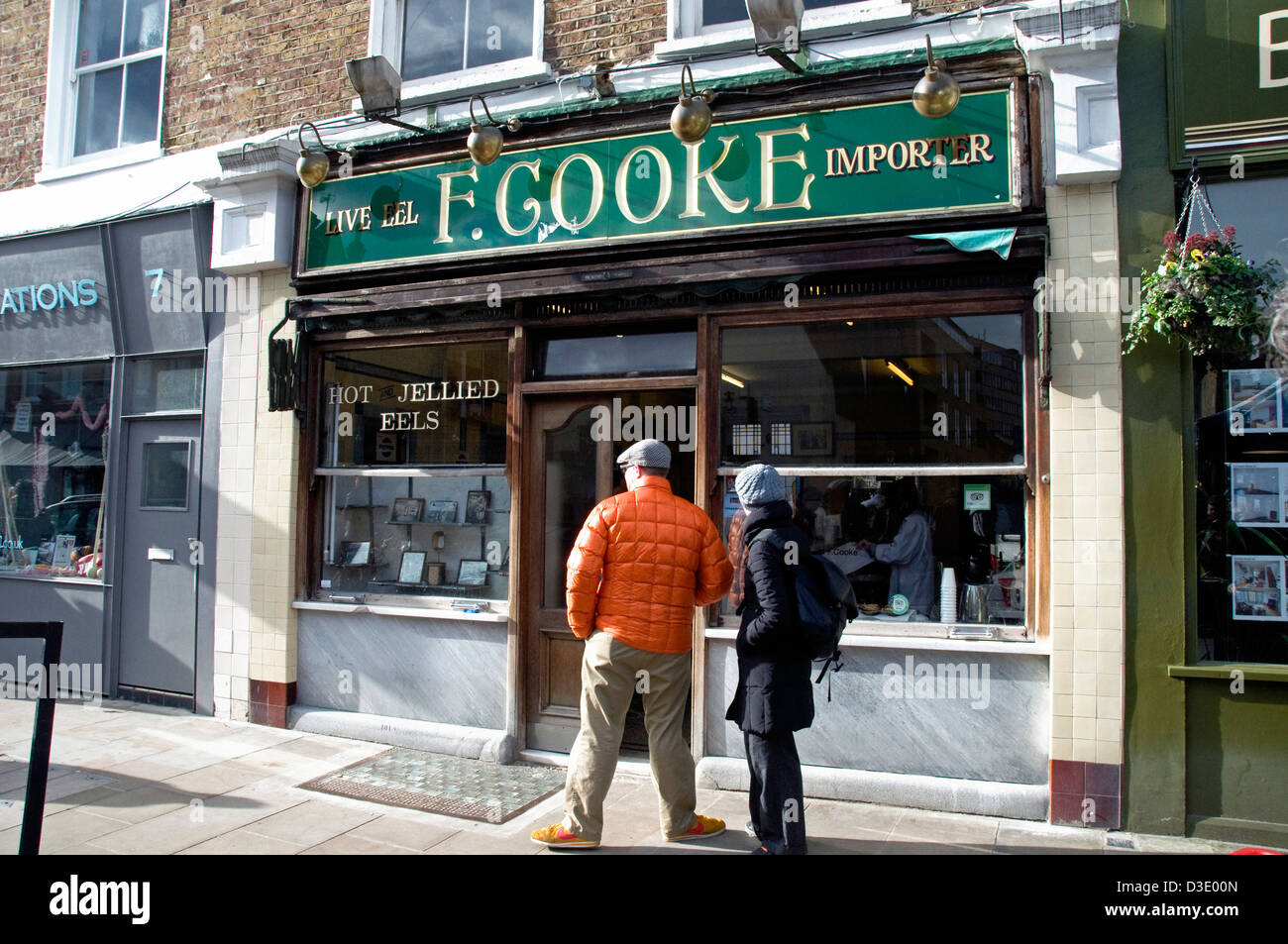 People in front of F. Cooke pie and mash & jellied ell shop, Broadway Market, London Borough of Hackney, England, UK Stock Photo