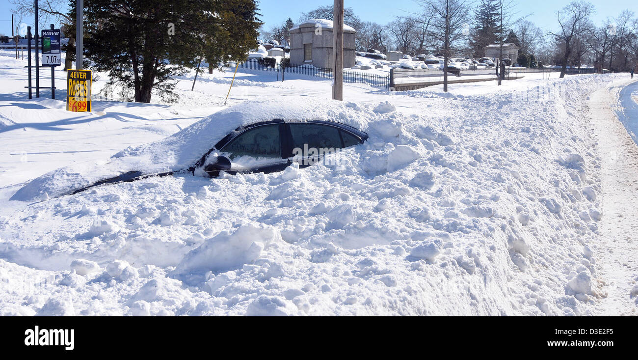 New Haven, CT USA An abandoned car along Whalley Avenue. 2/9/13 Stock Photo