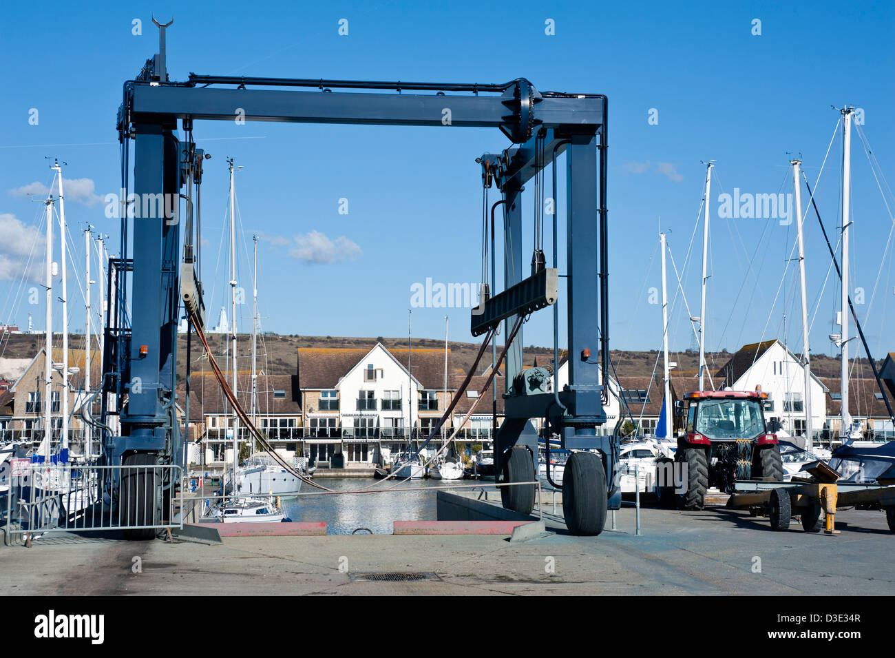 boat lifting crane and cradle used for lifting boats and yachts out of